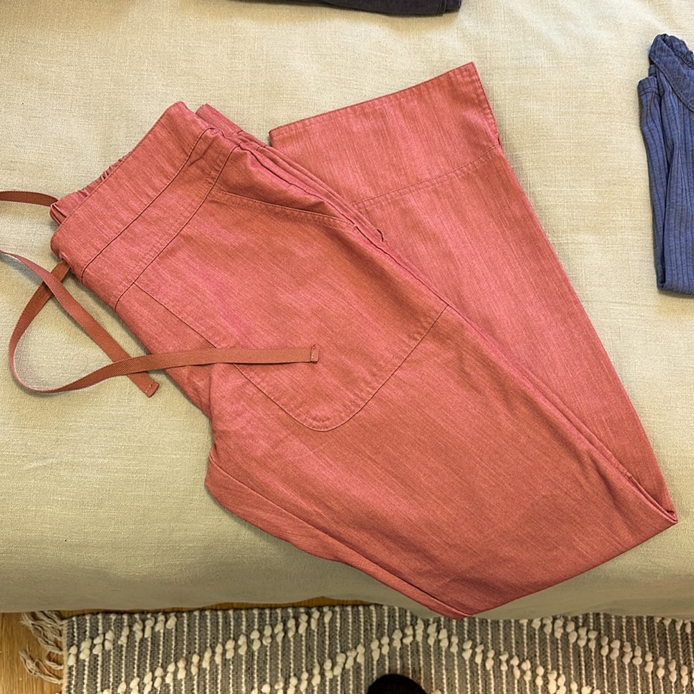 Grey’ Anatomy pink flare scrub pants with drawstring and side pockets